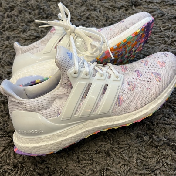 VALENTINE'S DAY ULTRABOOST 1.0 SHOES WOMENS SIZE 10. BRAND NEW. - Picture 3 of 5